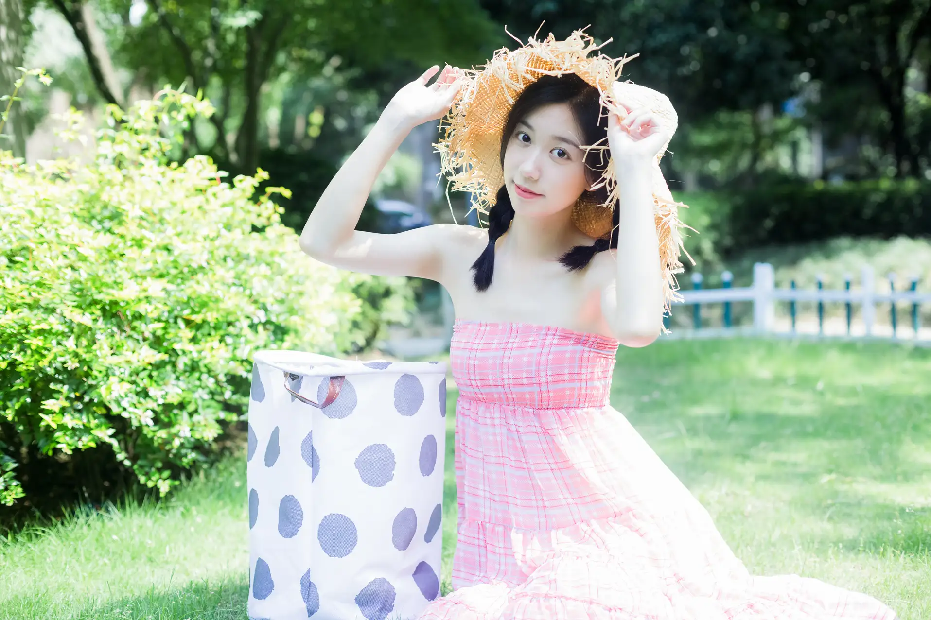 [YITUYU] 2022.07.19 Vol.1520 – The weather is sunny today Cat Feeding Girl Cat Girl-#[42P]-40